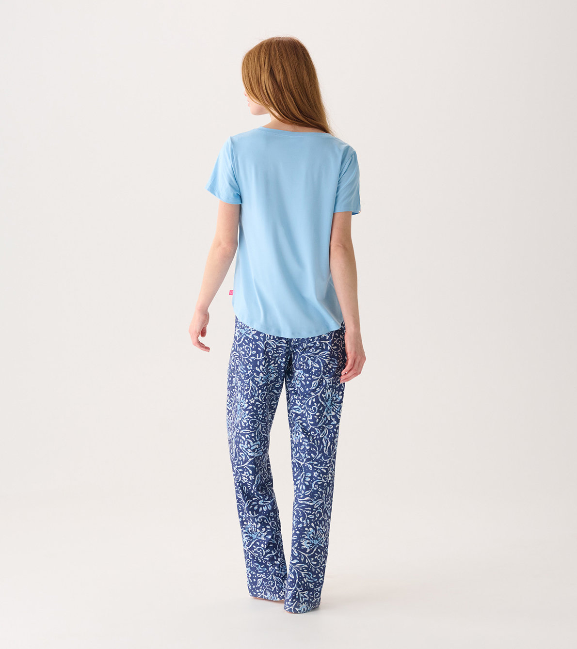 Agrandir l'image de Ensemble de pyjama t-shirt et pantalon interchangeables pour femme - Batik floral