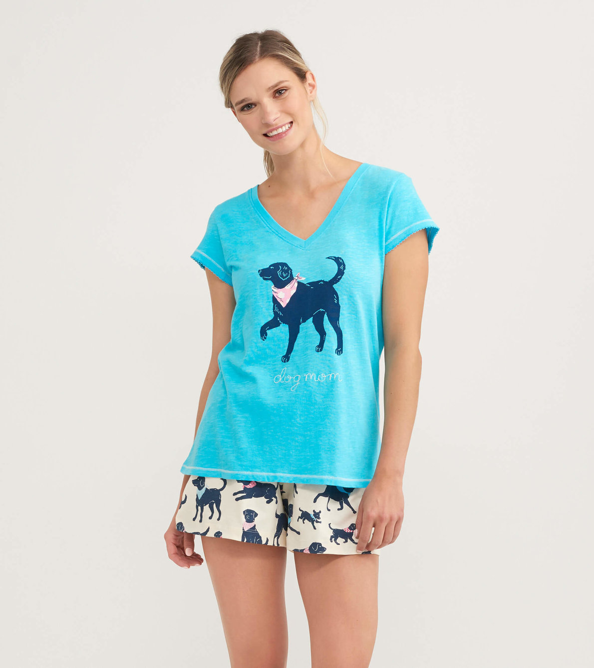 Agrandir l'image de T-shirt à encolure en V pour femme – Labradors à bandana