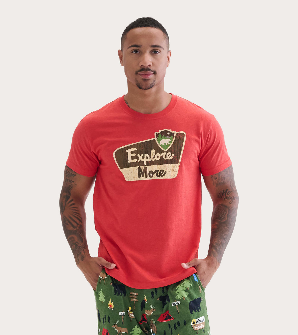 Agrandir l'image de T-shirt pour homme – Ours en forêt « Explore More »