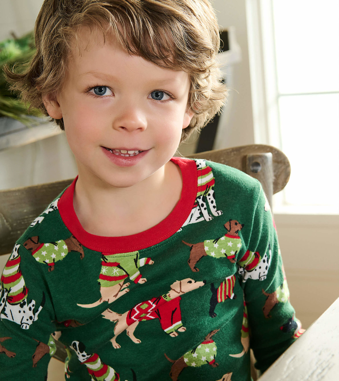 Agrandir l'image de Pyjama pour enfant – Chiens des fêtes sur fond vert