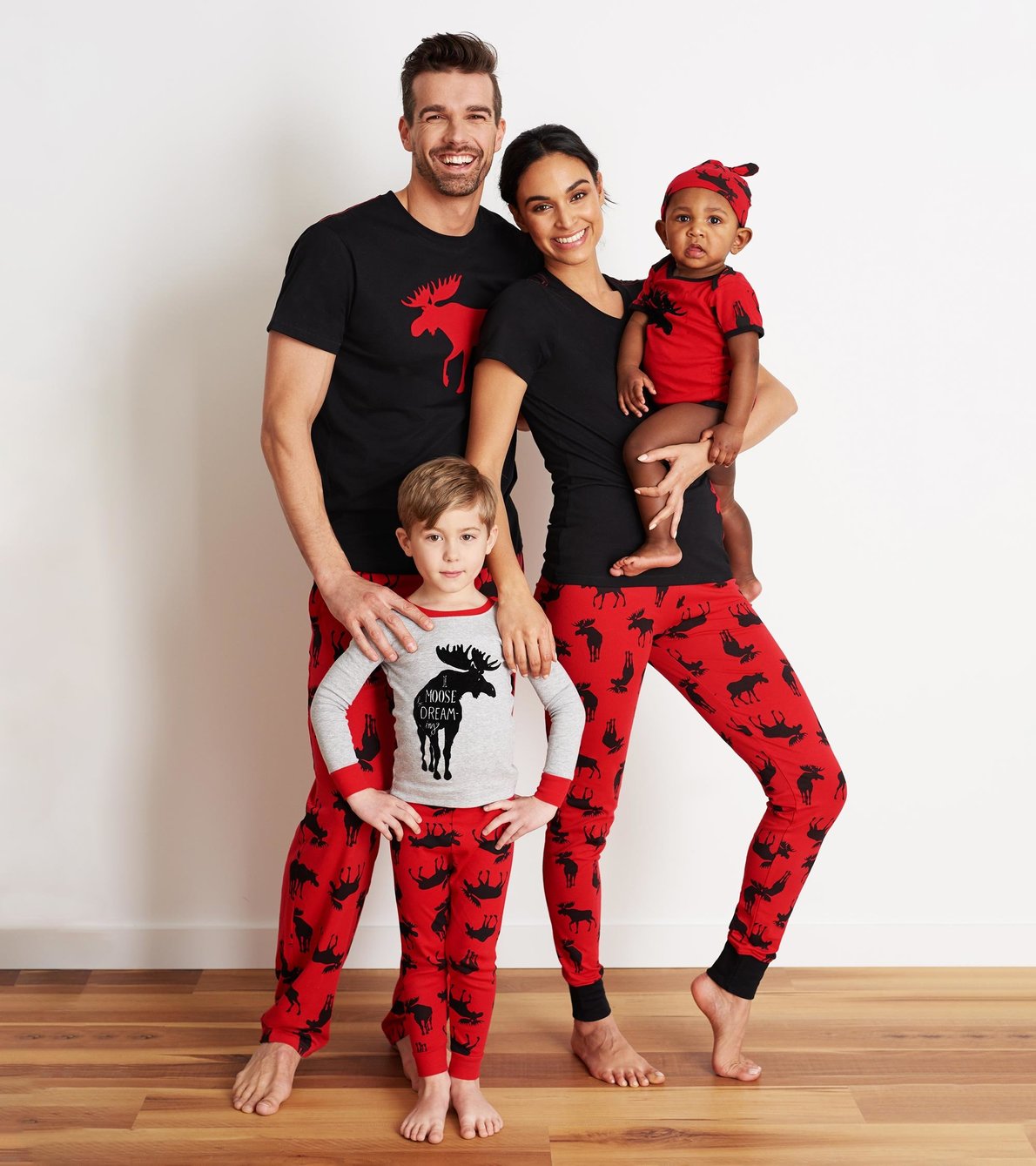 Agrandir l'image de Pyjamas pour la famille - Orignaux sur fond rouge